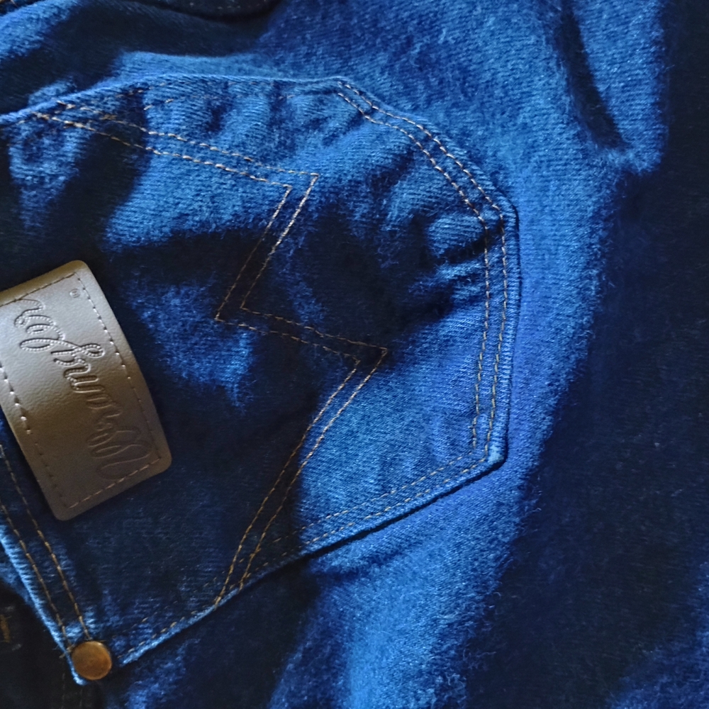 Wrangler Cowboy Cut with Classic Denim Texture